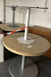 [#C2-17] Round Table