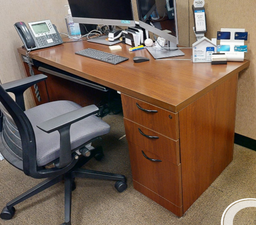 [#E9-4] Classic desk