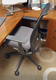 [#B13-5] Task chair with arms