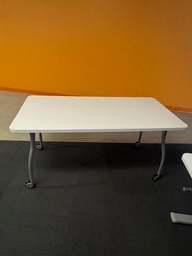 [#C12-20] 5' ROLLING TABLE
