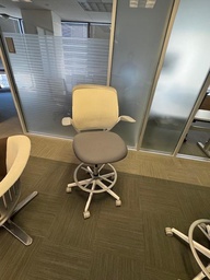 [#B13-107] STEELCASE COLBY STOOLS