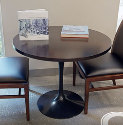 [#C4-7] Round meeting table