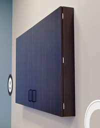 [#F4-8] Whitboard in mounted cabinet
