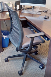 [#B13-2] Task chair w/arms