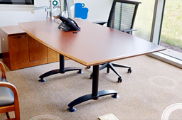 [#C5-12] Small conference table
