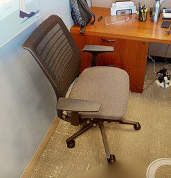 [#B13-4] Task chair