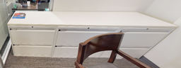[#D10-12] Metal filing cabinet