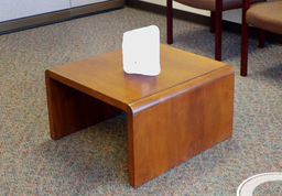 [#C11-9] 1 Small table  