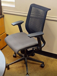 [#B13-3] task chair with arms