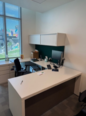 [#E8-121] 6'x8'6x9'2 LEFT U DESK W/OVERHEAD &amp; UPHOLSTRY BOARD (2 PICS)
