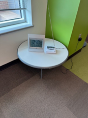 [#C11-136] WHITE ROUND TABLE