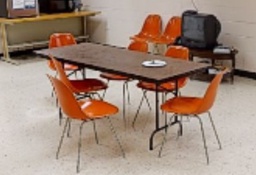 [#C2-4] café table