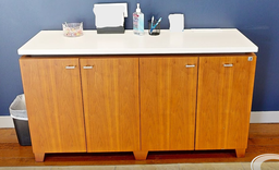 [#D5-9] 4 door credenza