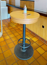 [#C4-15] Standing lab display table