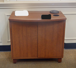 [#D20-7] 2 door wood cabinet