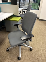 [#B13-2] Desk chair - type 2