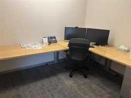 [#E7-28] 99" x 115" x 29" L-desk - wooden finish