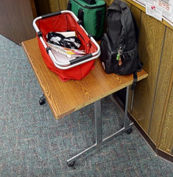 [#C11-9] Mobile table