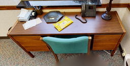 [#E2-11] 4D desk, wood