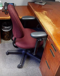 [#B13-4] Red task chair with arms