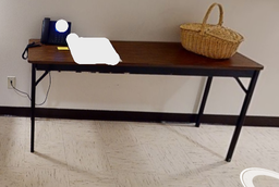 [#C8-11] Folding table