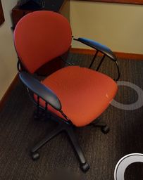 [#B13-2] Red task chair w/arms