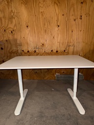 [#E2] IKEA Bekant Desks