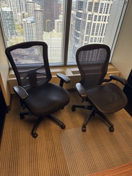 [#B13-35] DESK CHAIR