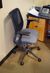 [#B13-3] task chair with arms