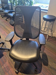 [#B13-8] Black leather mesh back board room chair