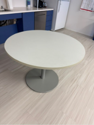 [#C3-12] ROUND TABLE