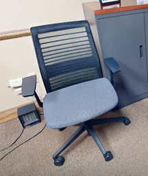 [#B13-3] Task chair with arms