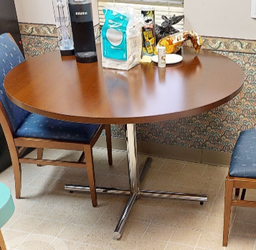 [#C4-10] meeting table