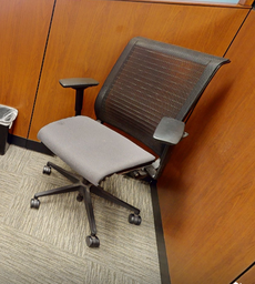 [#B13-2] Task chair w/arms