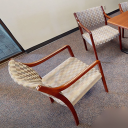 [#B9-4] Checkered guest chair