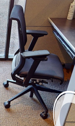 [#B13-5] Task chair w/arms