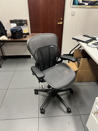 [#B13-6] herman miller aeron chair