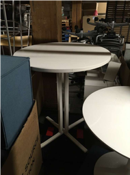 [#C2-49] ROUND TABLE
