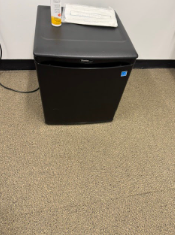 [#G9-39] BLACK FRIDGE