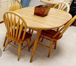 [#C4-19] Kitchen table