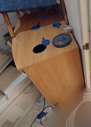 [#D20-8] 2 door wood cabinet