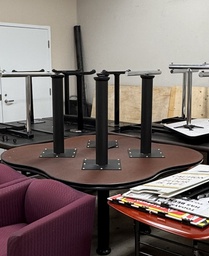 [#C4-8] Four-Leaf Clover Table 