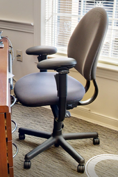 [#B13-6] Blue task chair with arms
