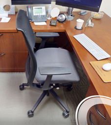 [#B13-5] Task chair with arms