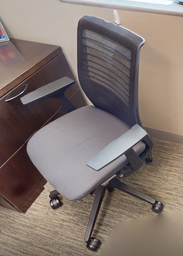[#B13-1] Task chair w/arms