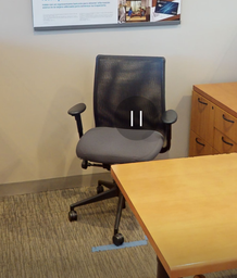 [#B13-4] Task chair w/arms