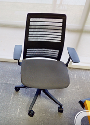 [#B13-3] Task chair with arms