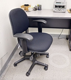 [#B13-3] Task chair with arms