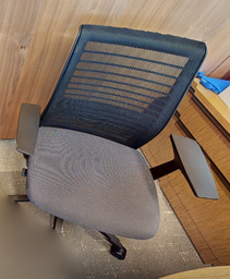 [#B13-1] Task chair w/arms