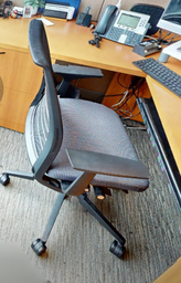 [#B13-3] Task chair w/arms